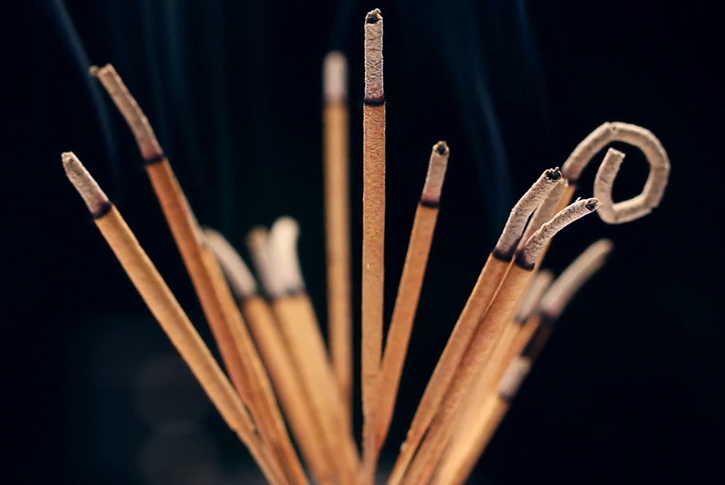 Hand Dipped Incense - 100 Stick Bundle - No Woody Smells - No Chemical Coloring